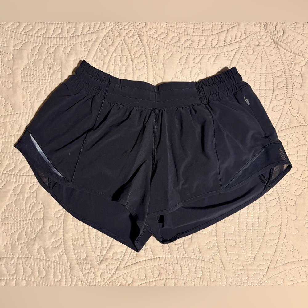 Lululemon Black Hotty Hot Short II *2.5"